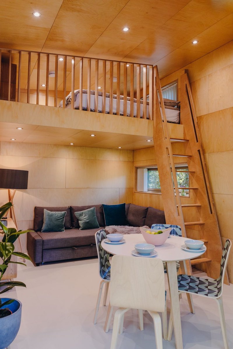 GlampinglyHQ's tweet photo. Live like a Swede. A very stylish Swede. This Scandi-style hut has a Swedish hot bath on the veranda overlooking a lake. Plus it's a short drive from the beach.

📍 The Lakeside Lodge, Cornwall
🔗 https://t.co/MVFuJ11q5l
#️⃣ #glamping #cornwall #visitcornwall #scandi #design https://t.co/aAetpiwFN8