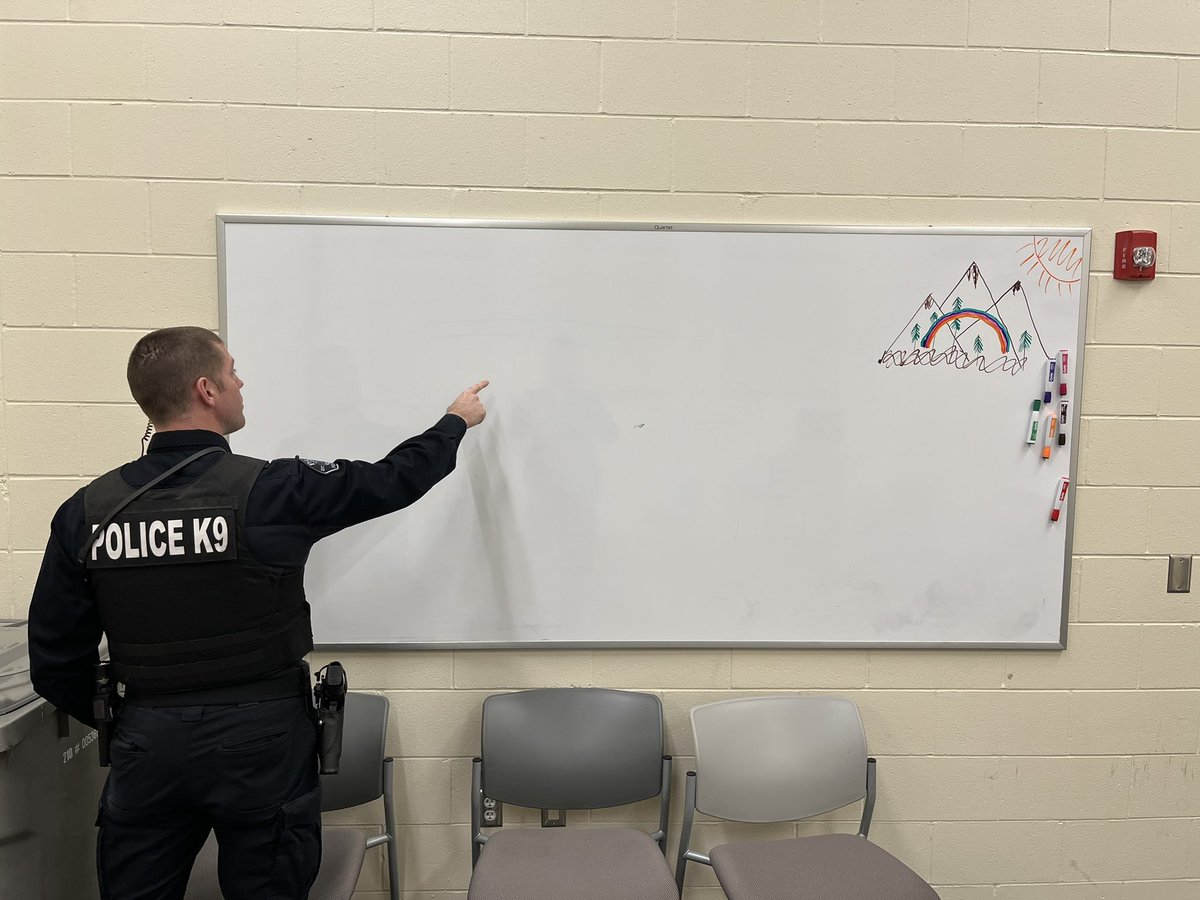 PascoPoliceDept's tweet photo. We here at Pasco Police really like whiteboards. They’re re-markable #PascoPolice #joinppd #dadjokes #happywednesday #maketodayagreatday #prettymountains https://t.co/3qXasha5zX