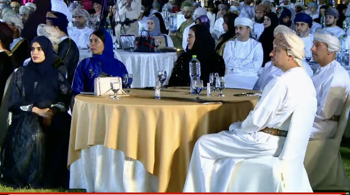 khalidyaqoobi98's tweet photo. #يحدث_الآن
تخريج الفوج الثاني من الدفعة الأولى لمنتسبي البرنامج الوطني للتطوير القيادي #اعتماد والبالغ عددهم 251 خريج،

نبارك لسفراء القطاع الخاص، ونسأل الله أن تتحوّل أحلامهم إلى واقع جميل في مسيرتهم المهنية، وللبرنامج التوفيق في تمكين المزيد من الكفاءات الوطنية.
#برنامج_اعتماد https://t.co/kkWcZN1mnP