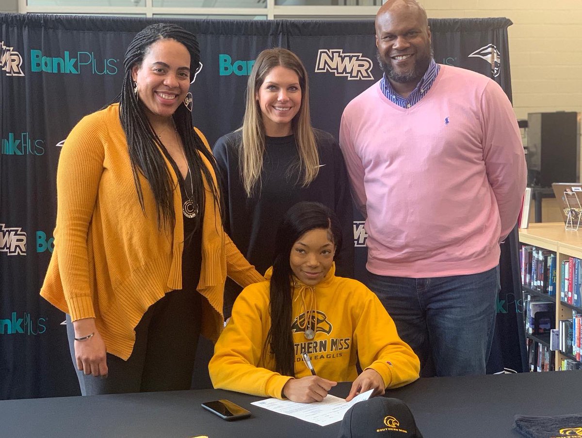 NWR_HOOPS's tweet photo. #SigningDay2022 Lexus Keyes is continuing her academic and athletic career at East Central Community College. Mylani Galbreath will be continuing her academic and athletic career at the University of Southern Mississippi. So proud of our Lady Cougars! https://t.co/2rW5XRzhi5