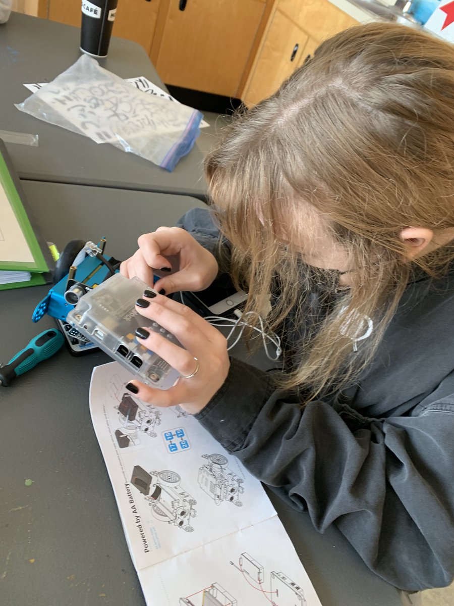 venturafolk's tweet photo. #morethanschool so many good things happening at learning alternatives - M-bot  learning, basketball, and human puzzle STEM challenge - keeping student and staff moving helps to keep everyone engaged 🔥❤️🙏 https://t.co/1bkvEqguVd