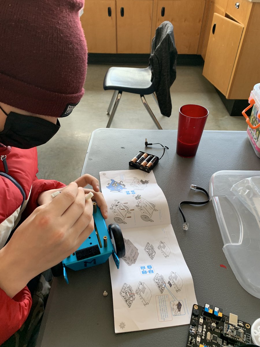 venturafolk's tweet photo. #morethanschool so many good things happening at learning alternatives - M-bot  learning, basketball, and human puzzle STEM challenge - keeping student and staff moving helps to keep everyone engaged 🔥❤️🙏 https://t.co/1bkvEqguVd