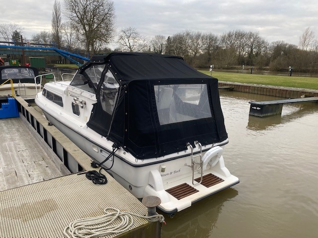 Shetland 27i for sale.  Yanmar 55hp diesel engine, bowthruster,  5+2 Berths,  gas hob, oven, fridge, LED lighting,  stereo, winter tonneau cover, folding windscreens and removable mast for low bridges, shower, electric toilet, £49,995.00  #usedboatsforsale #cabincruiserforsale