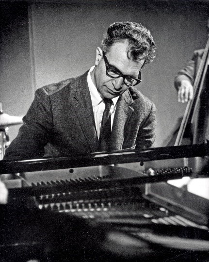 KoernerHall (@koernerhall) on Twitter photo Celebrate the life and music of the one and only Dave Brubeck with his sons, bassist <a href="/ChrisBrubeck/">Chris Brubeck</a>, drummer Dan, and cellist Matt!
You do NOT want to miss this - join us in-venue at #KoernerHall or online via livestream on March 25: bit.ly/3t1rKrC Celebrate the life and music of the one and only Dave Brubeck with his sons, bassist <a href="/ChrisBrubeck/">Chris Brubeck</a>, drummer Dan, and cellist Matt!
You do NOT want to miss this - join us in-venue at #KoernerHall or online via livestream on March 25: bit.ly/3t1rKrC