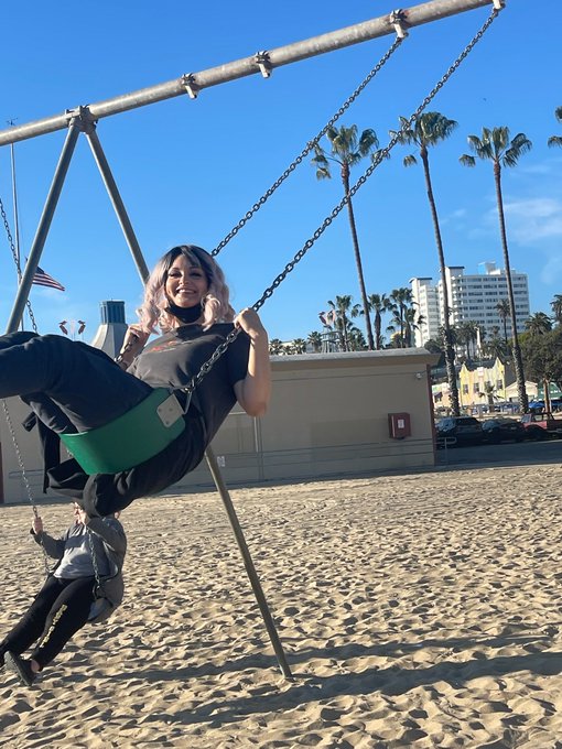Me yesterday next to the Santa Monica pier https://t.co/Y5XuQ7cTEw