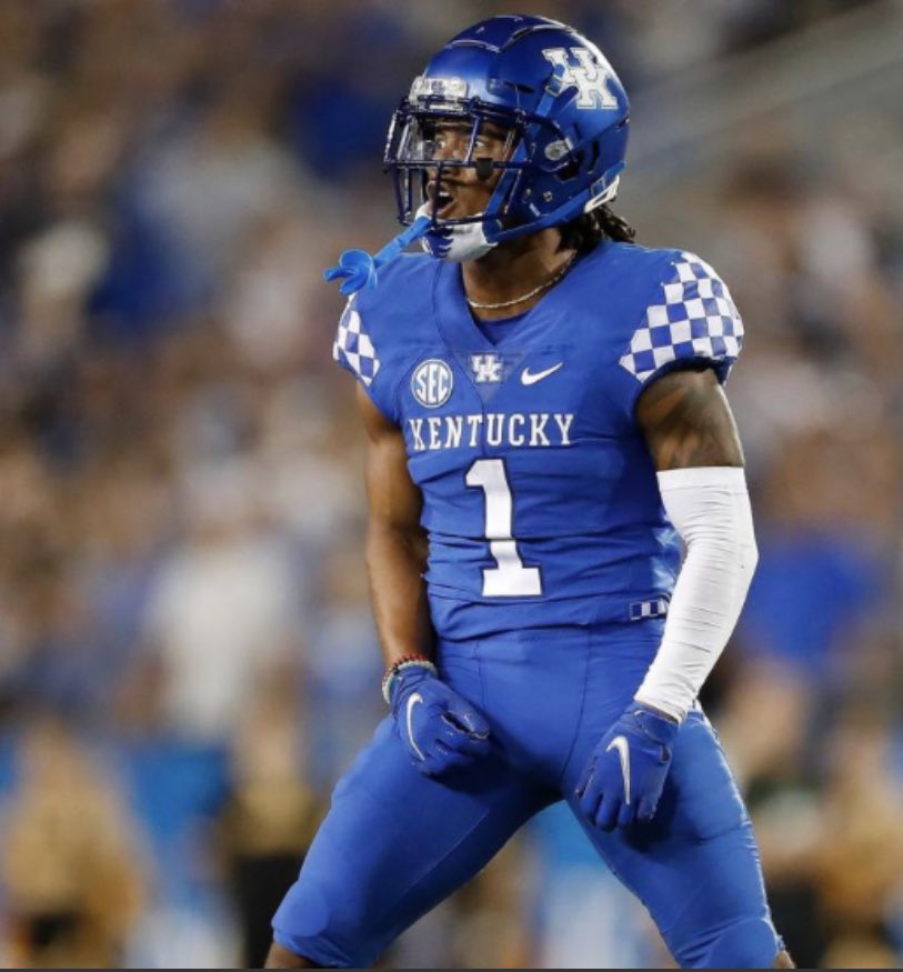 BobWashington0's tweet photo. After a great talk I am blessed to receive a offer from @UKFootball #Elite3🔺 #Elite3🔺 https://t.co/Y965wmlJzw
