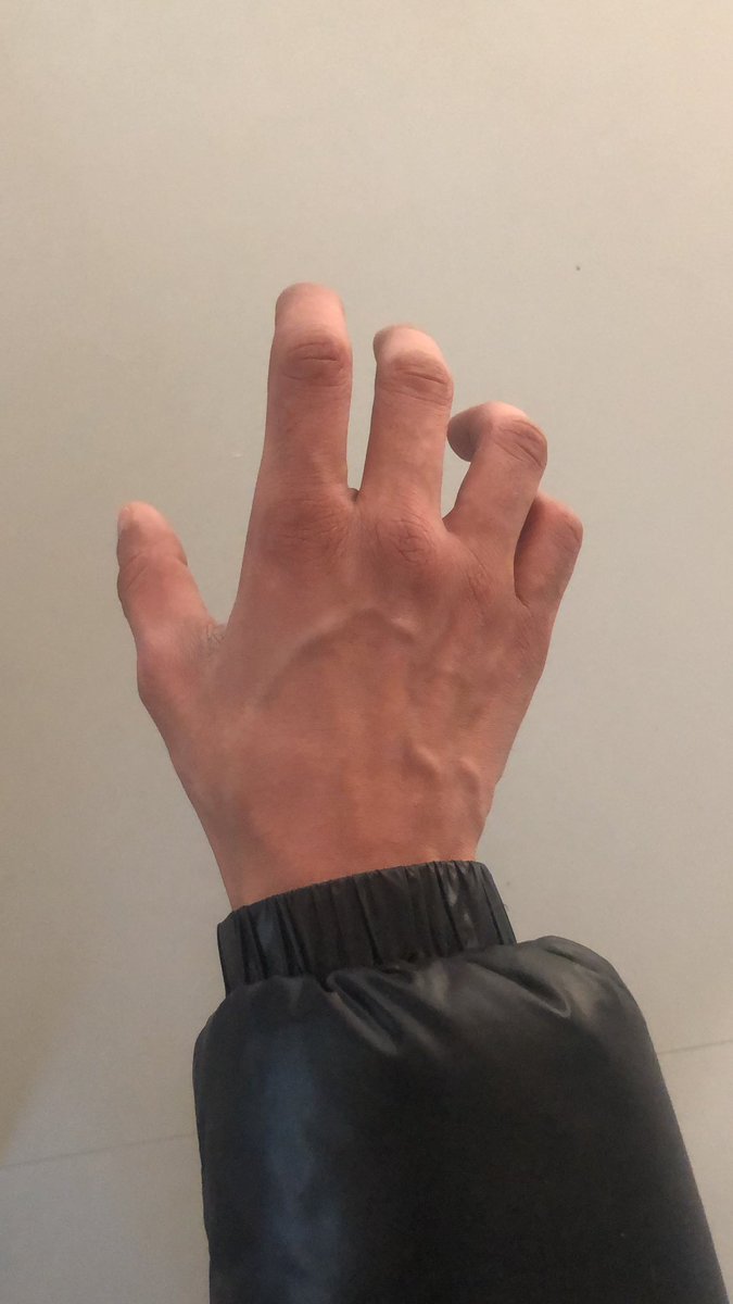Nastym0j0's tweet photo. Apparently girl love hand then this is a gift 🎁 💝 
#nsfwtwt https://t.co/UWV9KJyofU