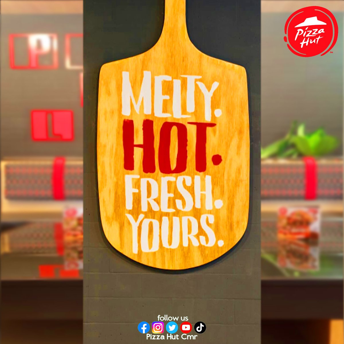 pizzahutcmr's tweet photo. When they ask "How is the best Crust in the world?"

#PizzaHutCmr
#ForTheLoveOfPizza✨🍕 https://t.co/o3aK6zUCF5
