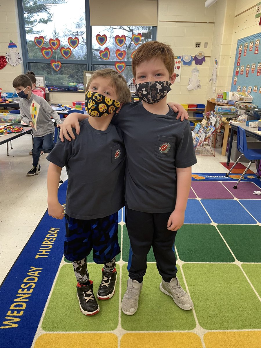 barbknowles22's tweet photo. We are having a GREAT WEEK! Read Across America week! Twin day Tuesday was Awesome! https://t.co/jJkxYQNB0b