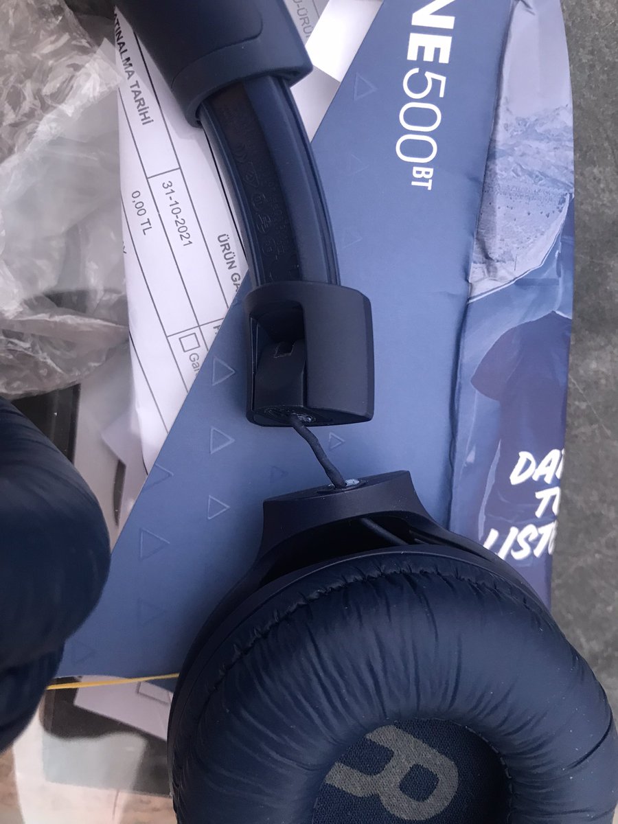 ServicesKrypto's tweet photo. Şu arızayı kullanıcı hatası diye tamir etmeden gönderen tekno-sa yazıklar olsun gerçekten her aleti burdan alalım 8 iş günü bekleyelim insan bir bakar uhu yapıştırır 2yıl garantili Aztek bakıyor diyip ilgilenmeyen satış temsilcileri kulaklıgı parçalayacağım bayii önünde @Teknosa https://t.co/dpjZMM9Roj