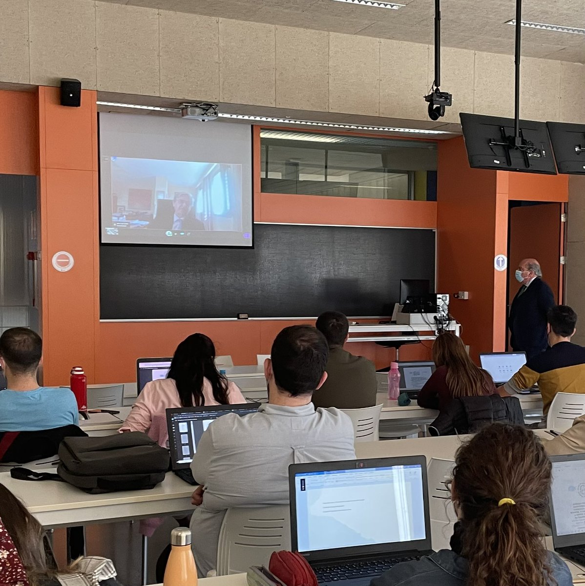 Todo un honor contar esta tarde en <a href="/FiBankMasterUPO/">Máster Finanzas UPO</a> con la inestimable participación de D. José Luis Lledó <a href="/lledo_jose/">José Luis Lledó</a> Notario del Colegio Notarial de Andalucia, y una de las voces más autorizadas en la Ley del Crédito Inmobiliario. <a href="/CNotarialCNA/">C.Notarial Andalucía</a> <a href="/pablodeolavide/">Pablo de Olavide</a>