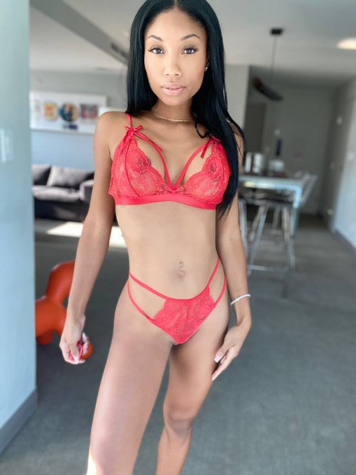 Undress me with your eyes? https://t.co/XaU8TTJoEd