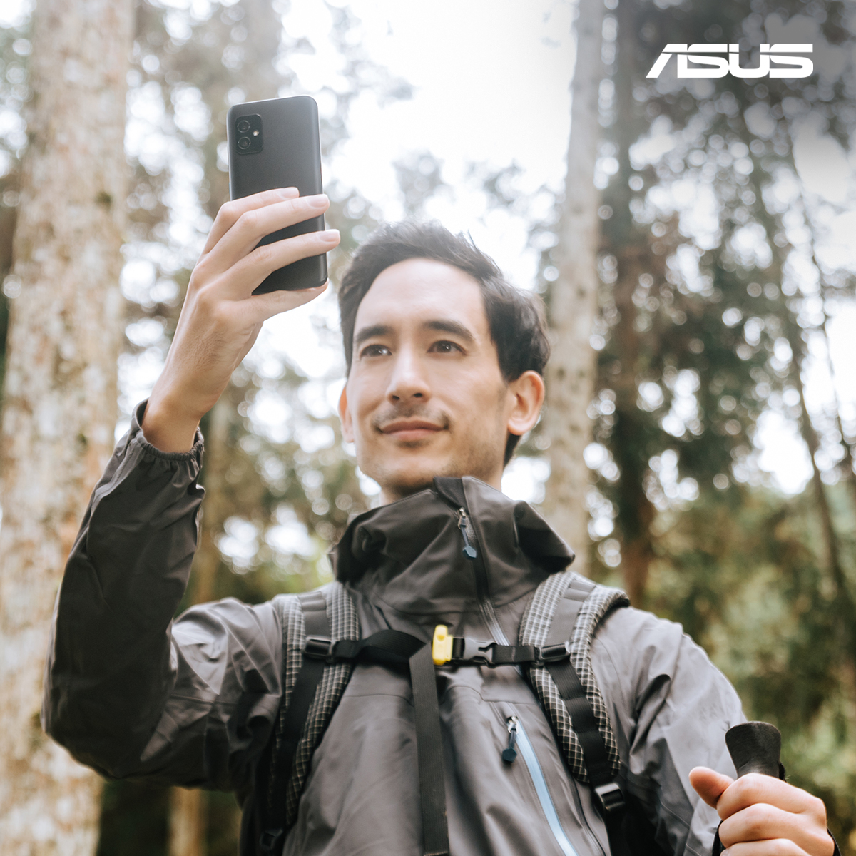 ASUS's tweet photo. 【6 Reason why you need a compact phone! 】
Reason 1: You only need one hand.

How many times have you wished you had an extra hand?
#Zenfone8 gives you one of your hands back.
Experience the true one-handed phone! 

#CompactZenfone8 #5.9inchonly #BigonPerformanceCompactinSize https://t.co/gDLTyDWsit