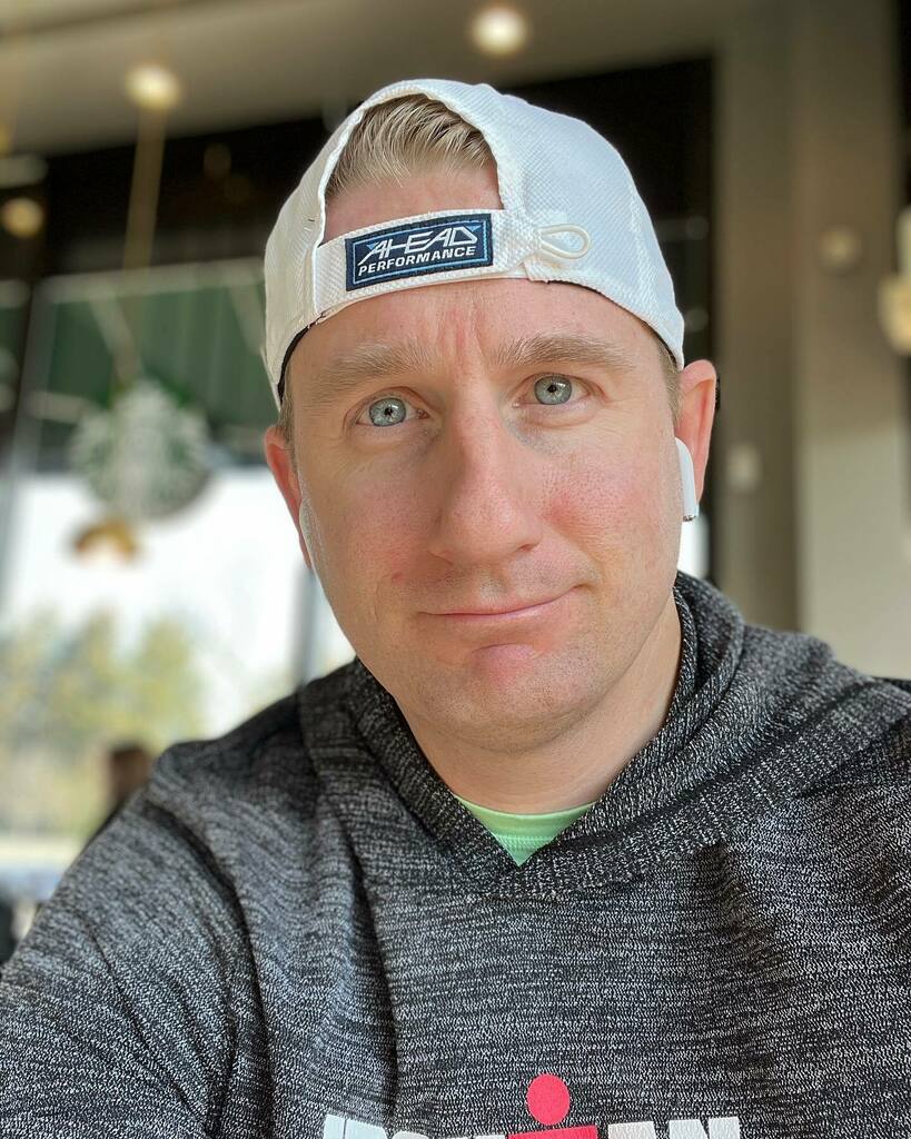On Monday night, I sent an email that put my stomach in knots. 

It was to my cohort director and publishing team. The first line was: 

"I have to hit the pause button on my book."

For the last two weeks, I have been losing sleep, stressing out, and ba… instagr.am/p/Cam0Sm6uMNJ/