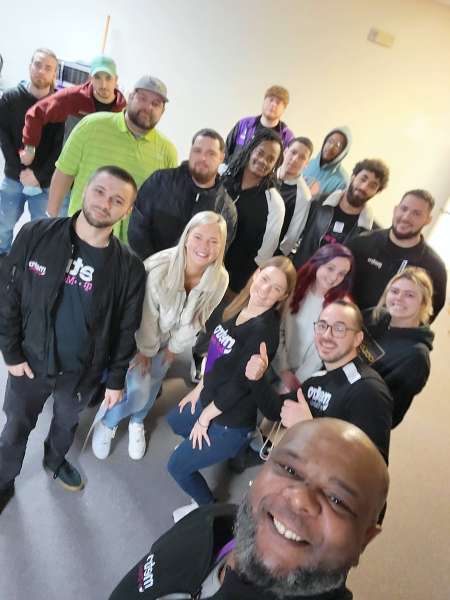 Before hours training and recognition with @MetroJJGlenn and our CellFixx Team to celebrate February and prepare for a successful March! #MetroByTmobile