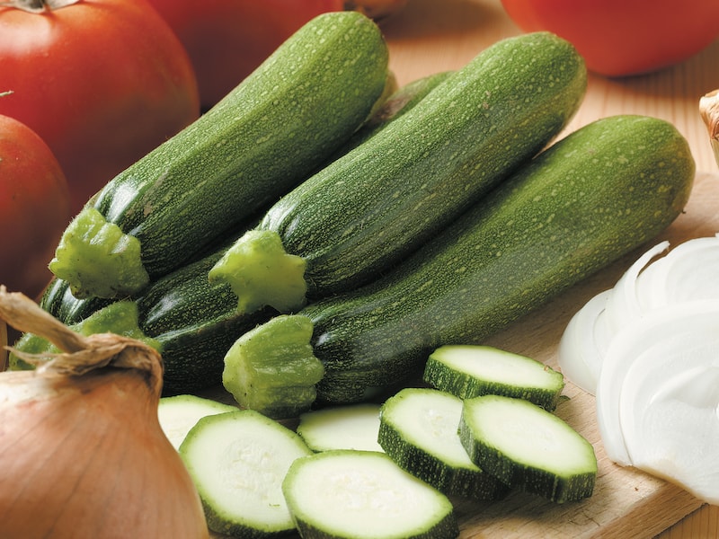 suttons_seeds's tweet photo. Learn how to #GYO tasty courgettes with our new expert tips article! 

https://t.co/aFW6FN7d9c

Full of #gardeningadvice, have a read today! https://t.co/cmBbUrJETV
