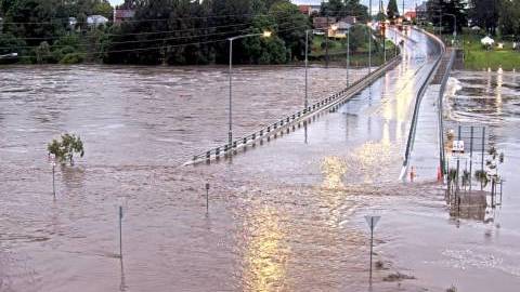 NSW school closures for today - Thursday.
Public, independent and Catholic schools included + TAFE campuses:
portnews.com.au/story/7639464/… via <a href="/portmacnews/">Port Macquarie News</a>
#NSWFloods