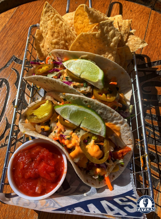 Pete_N_Terrys's tweet photo. Tacos on a Wednesday never hurt anybody (including Wes)!๐
Southwest Chicken Tacos are the #SpecialoftheWeek! ๐ฎ
Topped with ๐
๐ฅ Slaw
๐ฅ Black bean/corn salsa
๐ฅ Sriracha mayo
๐ฅ Jalapeรฑo https://t.co/GibmgI789X