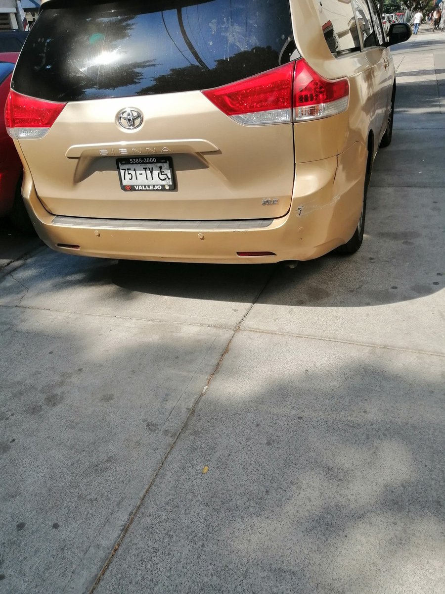 MHdenuncia's tweet photo. Lo vuelve a hacer #banquetero reincidente y abusivo,con placas de discapacidad lo cual no le da derecho a abusar del espacio peatonal.Seguro se mocha con los #Pollicias #PresaLaAngostura entre #EjercitoNacional y #CervantesSaavedra #Irrigacion @UCS_GCDMX https://t.co/rTLmSlAFsN