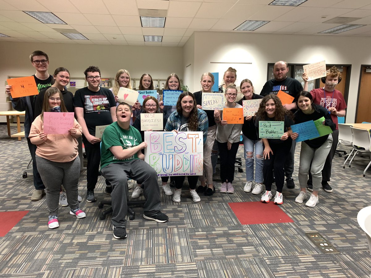 We had a great turn out today for our March event to make poster for Best Buddies Awareness Month!!! #spreadthewordtoendtheword #bestbuddies <a href="/bestbuddies/">Best Buddies</a> <a href="/bestbuddiesia/">Best Buddies Iowa</a>