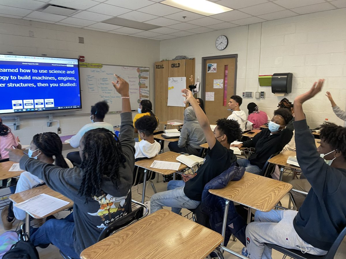 ICounsel_APS's tweet photo. College and Career Motivation Week has been amazing so far here at SMS. Check out yesterday’s event where students got a chance to enjoy a game of jeopardy while learning more about being college/career/life ready! @ATL_Counselors @SMS6Counselor @SMSCounselor8th @SuttonPrincipal https://t.co/qGmii6SLqW