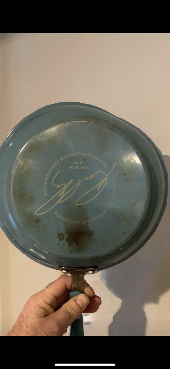 mytaplife's tweet image. . @AmericanAir @AAFail It took significant energy to dent this. Before our flight It was round 🤣They want a “no-fly” list for passengers; Maybe we need a “bad service” or “problematic actions” list for airlines; i suspect it would make the “no fly” list much shorter #checkedbag