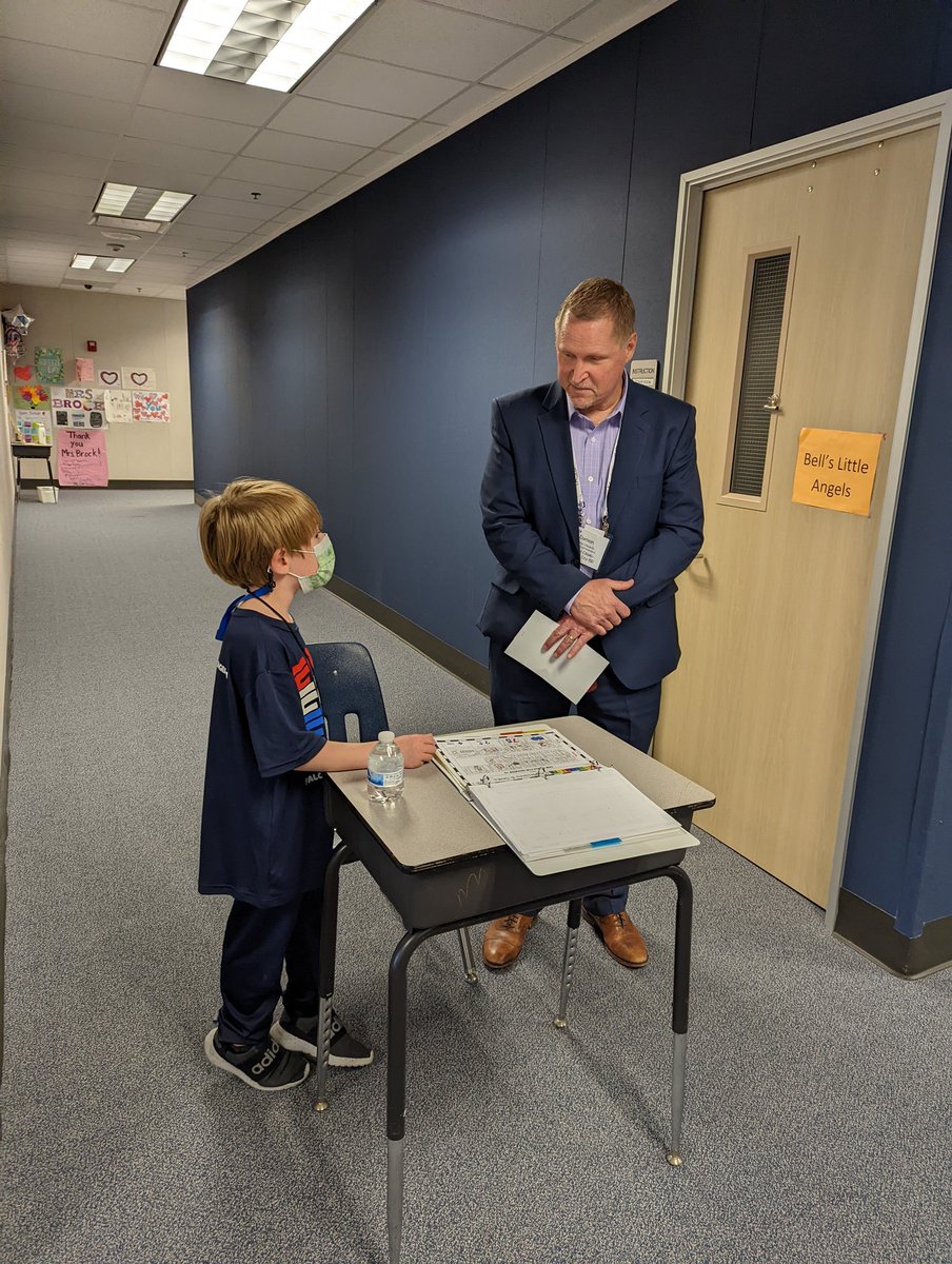 LBrockCounselor's tweet photo. So proud of our @FalconPassElem leaders sharing their Leadership Notebooks today and participating in student-led conferences with educators from around the state. #frsln https://t.co/DiCQ6MV35C