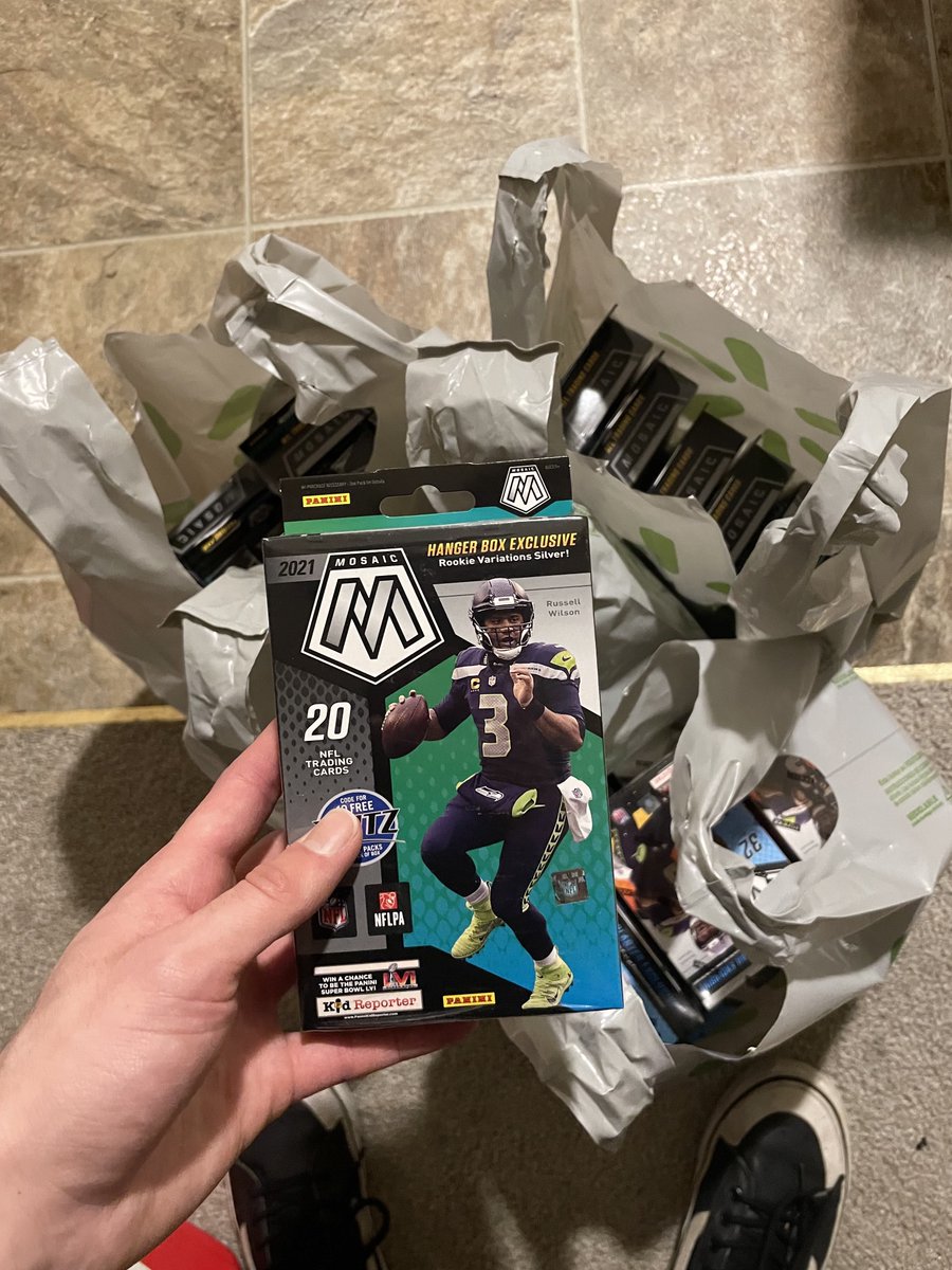 CardGems's tweet image. Mosaic hangers showing up a Walmart this week.

Seems as though they are not the same as Targets hangers. 👀

*Not my picture @CardPurchaser @ClutchRipz