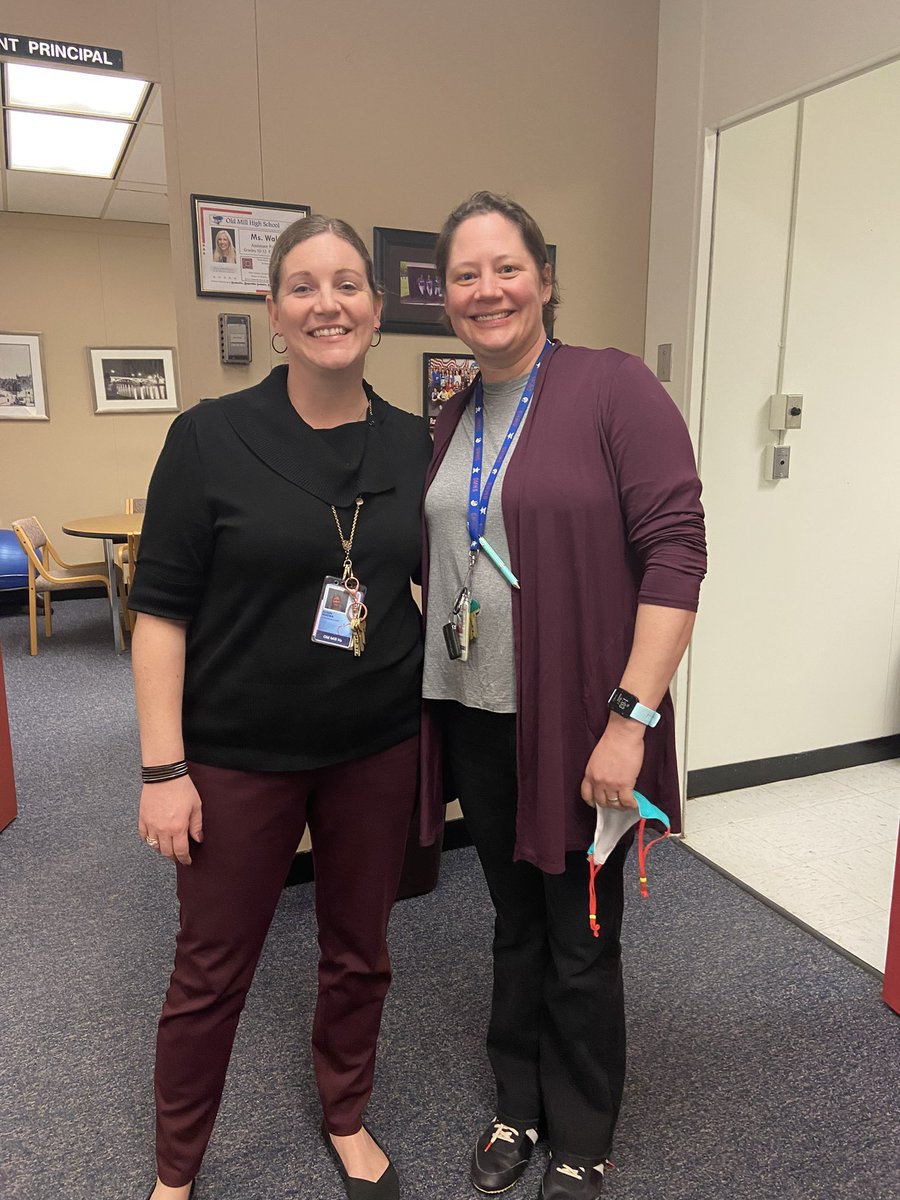 OldMillHSAACPS's tweet photo. Accidental twin day for OM leaders. https://t.co/XJP9KOKrHz