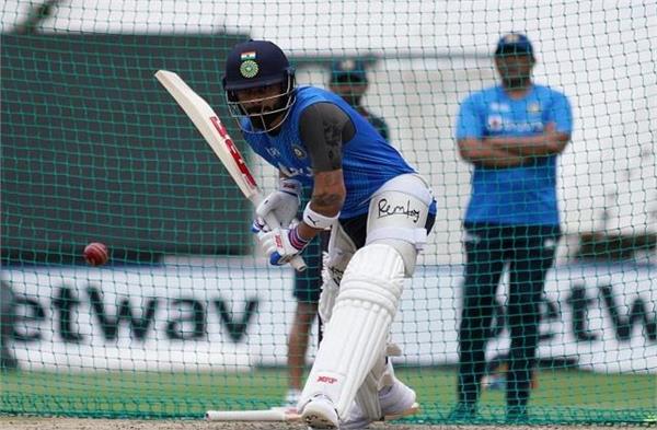 JagbaniOnline's tweet image. 100ਵੇਂ ਟੈਸਟ ਦੀ ਤਿਆਰੀ ਲਈ ਵਿਰਾਟ ਕੋਹਲੀ ਨੇ ਜੰਮ ਕੇ ਕੀਤਾ ਅਭਿਆਸ
jagbani.punjabkesari.in/sports/news/vi…
#ViratKohli #NetPractice #RohitSharma #SriLanka