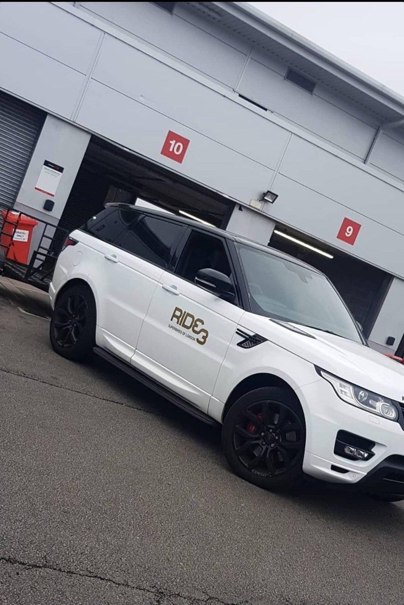 Ride_3_clothing's tweet photo. #Doningtonpark #track #trackday with the #ride3 #family https://t.co/0sPVbllHVA