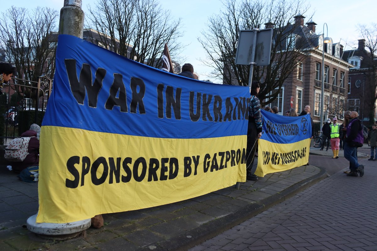 JordanSeneca2's tweet photo. 1/2 Anti-Gazprom action today at Amsterdam Museumplein

#Gazprom #Amsterdam #UkraineRussiaWar #StopTheWar https://t.co/QDjFsW9m8W