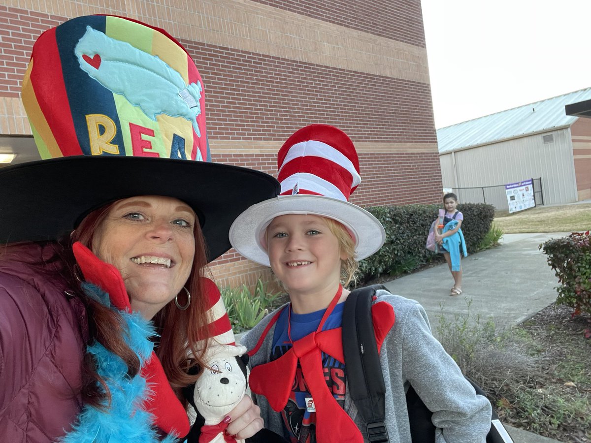 MACESlibrary's tweet photo. Dr Seuss Day #getccsdreading #ccsdfam #1wildcatnation https://t.co/9emPCUs6T0