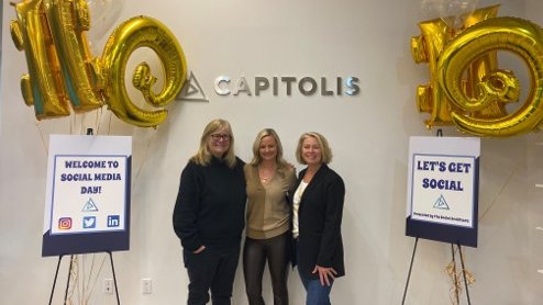 SocialArchitec_'s tweet photo. We love our new clients and helping people excel on social! Thank you @aliciatillman for hosting Social Media Day @Capitolis_Inc in #NYC! We are ready to go onwards and 🚀!

@GMandelzis @VanderwallJen @DCLeadArchitect @spsutton
#CapitolisCulture #LifeAtCapitolis #DecodingSocial https://t.co/RbbHTTrd65