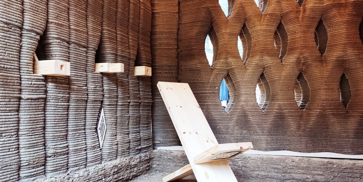 Es una gran satisfacción ser parte del equipo del Posgrado 3DPA del <a href="/IAAC/">IAAC</a>, que el lunes ha inaugurado el primer edificio en #impresión3D con #tierra de la península ibérica. Construido a km0, con la tierra de excavación de sus propios cimientos, sin estabilizantes.🌿🙂