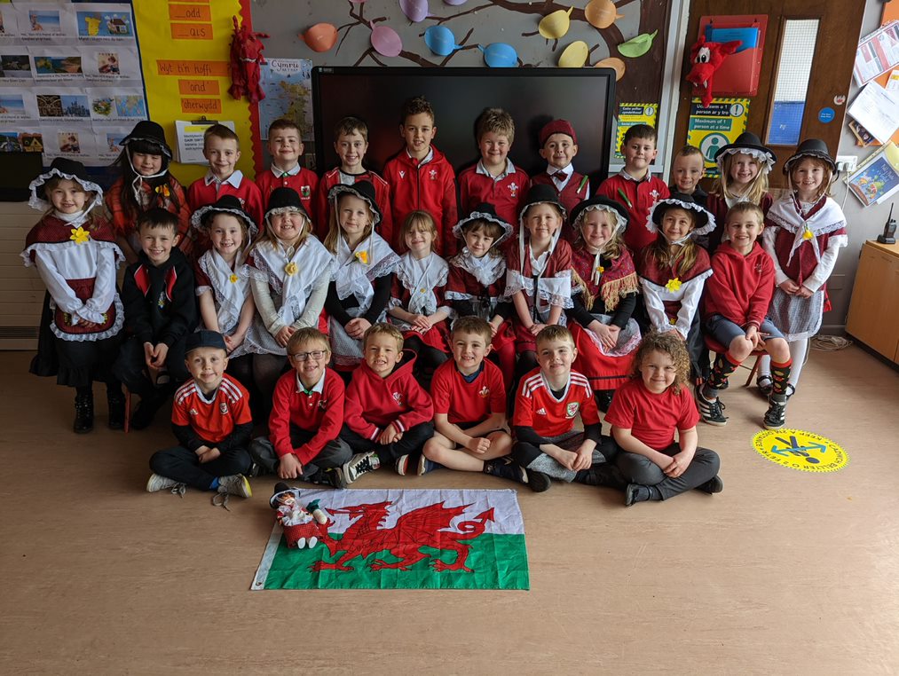 Ysgol Llangynnwr tweet media