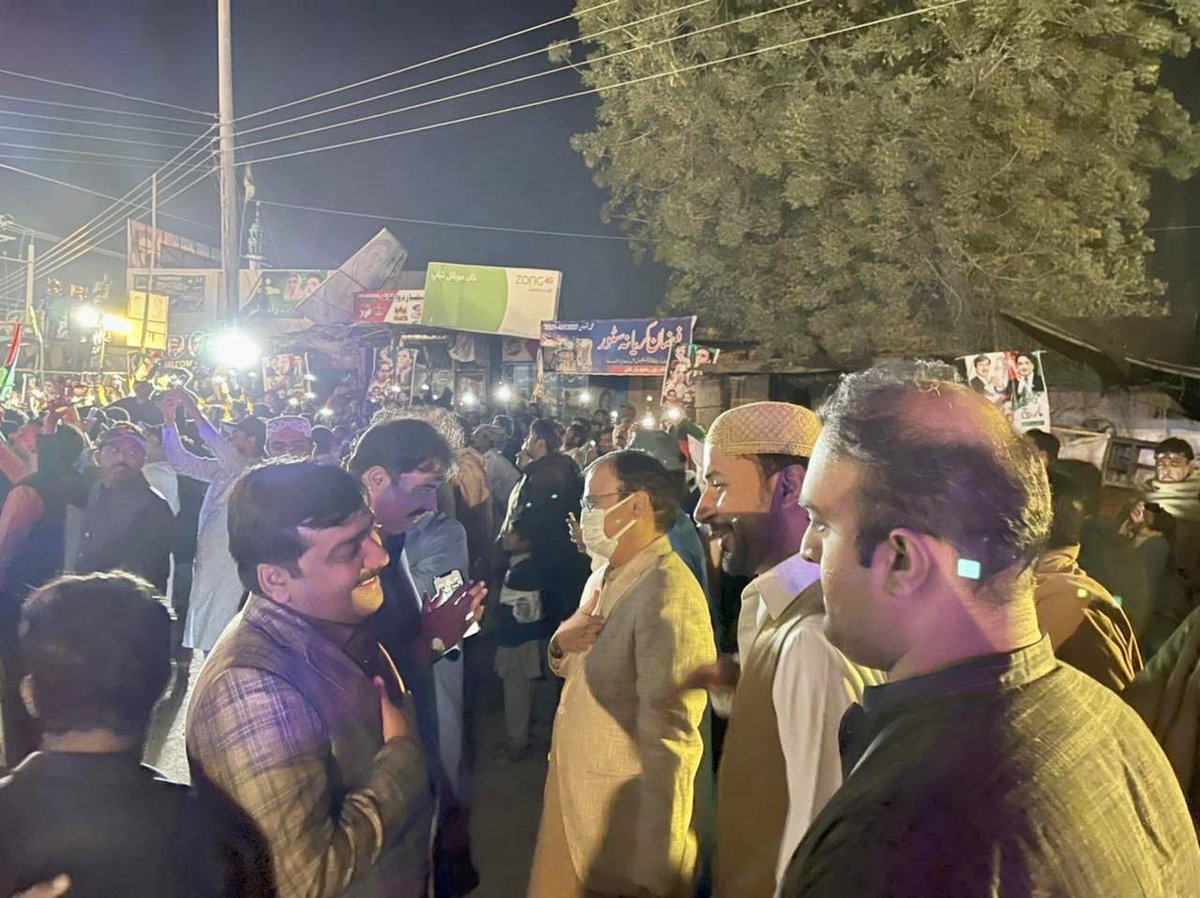 JuniorFazilRahu's tweet photo. 4th Day:Chairman PPP @BBhuttoZardari's #AwamiMarch reached Rahimyar khan,The first stop of Punjab,
Hundreds of thousands participants of longest rally of the history entered Punjab to get rid of Selected.
#QadamBharraoBilawalHumTumhareSathHain
#AwamiMarch
#PS74 @MismailRahu 🇱🇾 https://t.co/U0iOJAjqQM