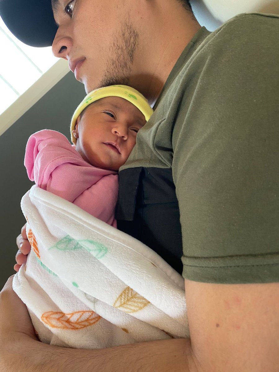 memozamora05's tweet photo. Me encanta mi etapa de papá primerizo junto a mi futura esposa y también mamá primeriza, me encanta estar junto a mis dos princesas, me encanta todo, bienvenida a nuestras vidas mi pequeña Marianne Valentina, hoy por fin podemos llenarte de besos y abrazos ❤️🥰😍 Las amo! https://t.co/zVAhUSMiR7