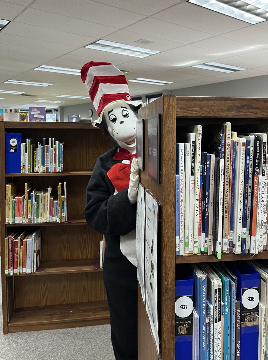 BristolLMC's tweet photo. Bristol School’s favorite feline stopped by for a quick visit. Happy birthday, Dr. Seuss! https://t.co/rvqgLN3GM7
