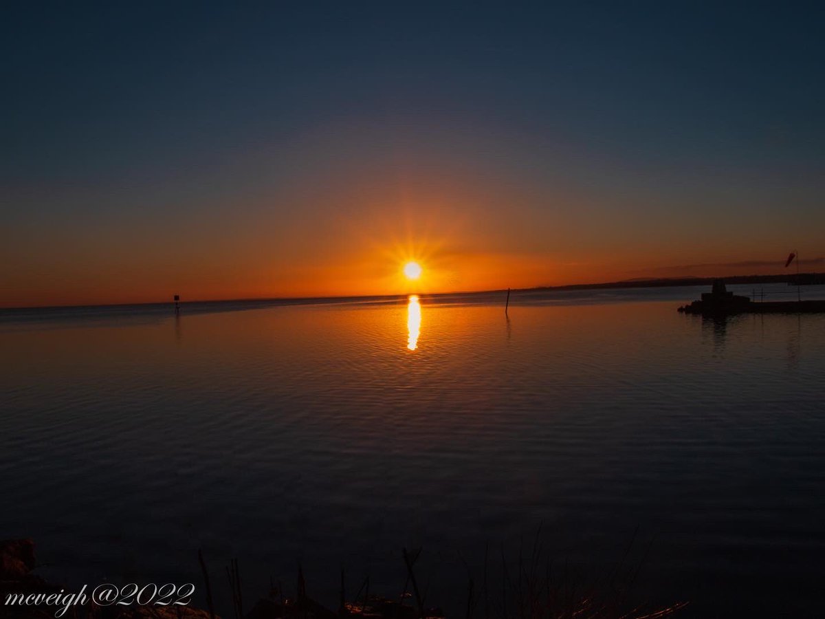 VeighDermot's tweet photo. Sunset lough shore Antrim @CanonUKandIE @wextweets @DiscoverNI @jessops @LoveAntrim @AntrimGuardian https://t.co/xLjuObXEZC