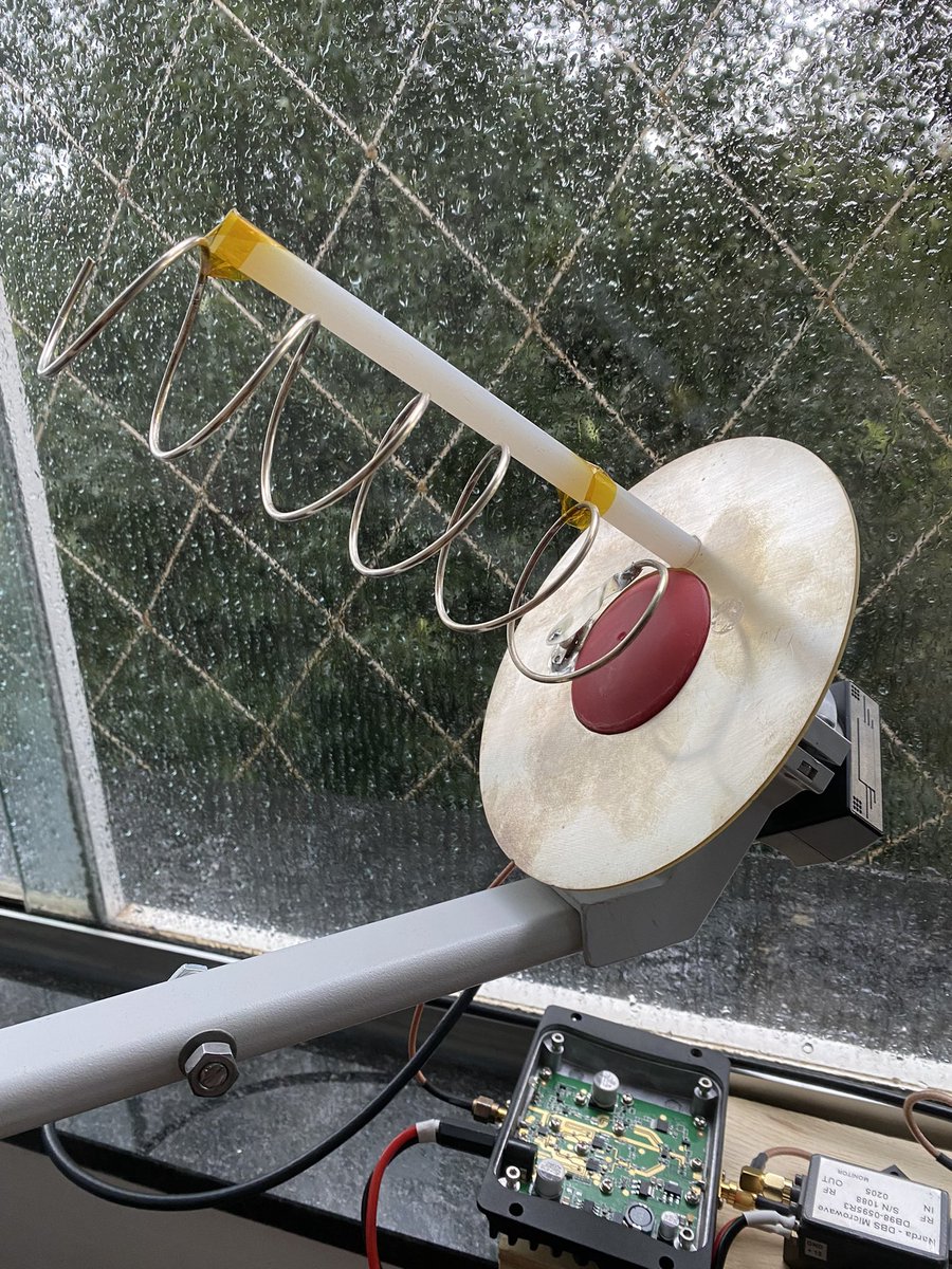 robhn's tweet image. Finally I set up a station for QO-100. It’s still provisional, but I managed to get some QSOs (SSB and FT8) these last days. The antenna is inside the apartment (6,9° of elevation), there are trees in the view.
Thanks @py1san and @ronwerneck for the infos and encouragement.