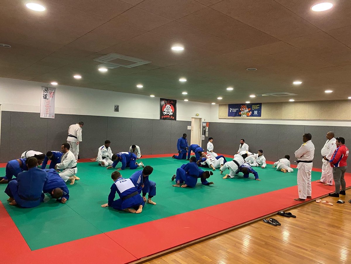 Honoré d’avoir reçu l’équipe nationale Cubaine au club ! Un vrai moment de partage. Le judo plus qu’un sport. #cuba🇨🇺 #judo #morethansport #ajaparisxx