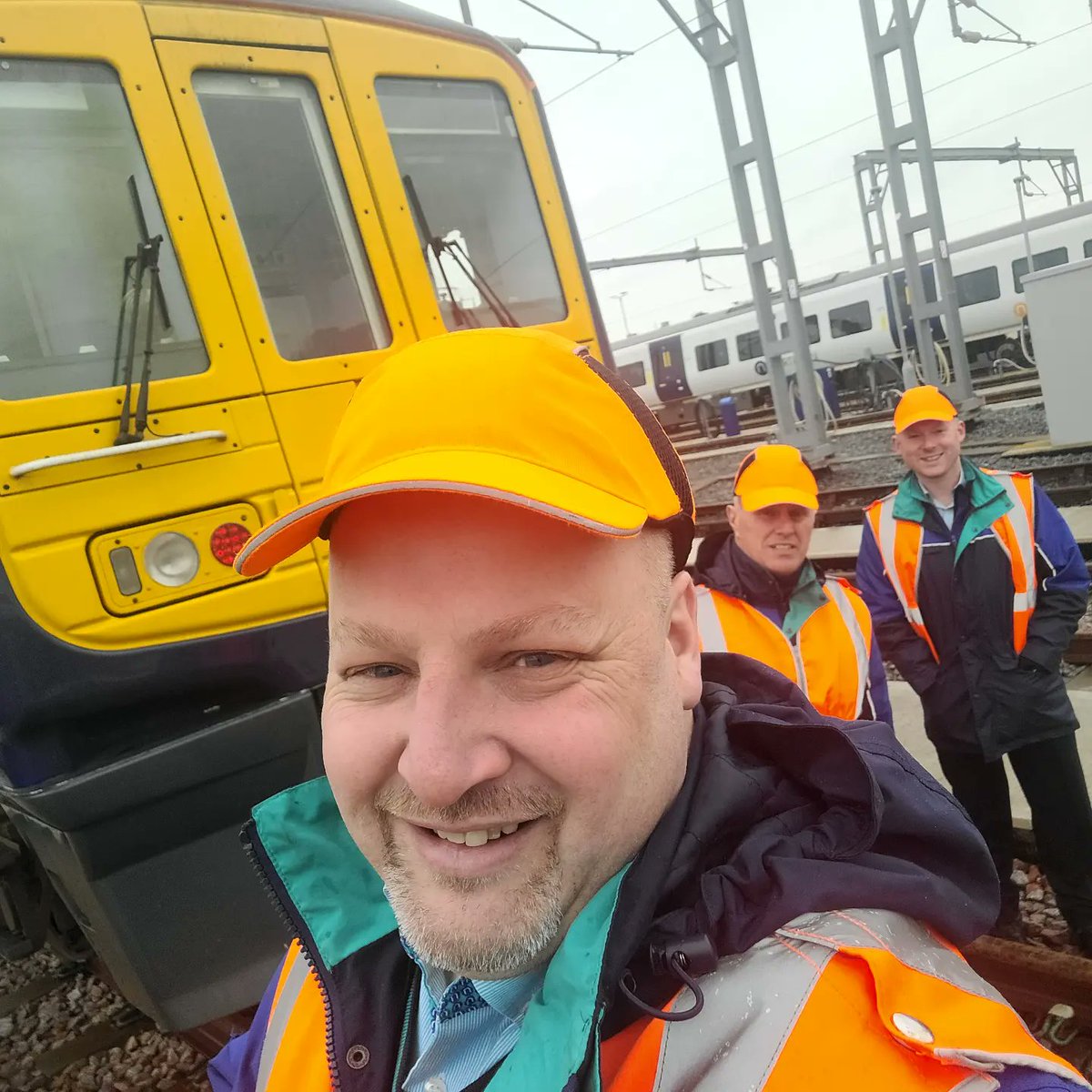 showbizshaun's tweet photo. Busy day Wed, school run fun with kids, then back to @northernassist traction training with Rob & Stuart before usual wed night @RNLI training with @CraigPe97662322 preparing for next assessments π.
Chill time now on sofa with my girl β€οΈ @HLMel88
#RNLITraining
#lovinglifeβ€οΈ https://t.co/ZmtXGJACsH