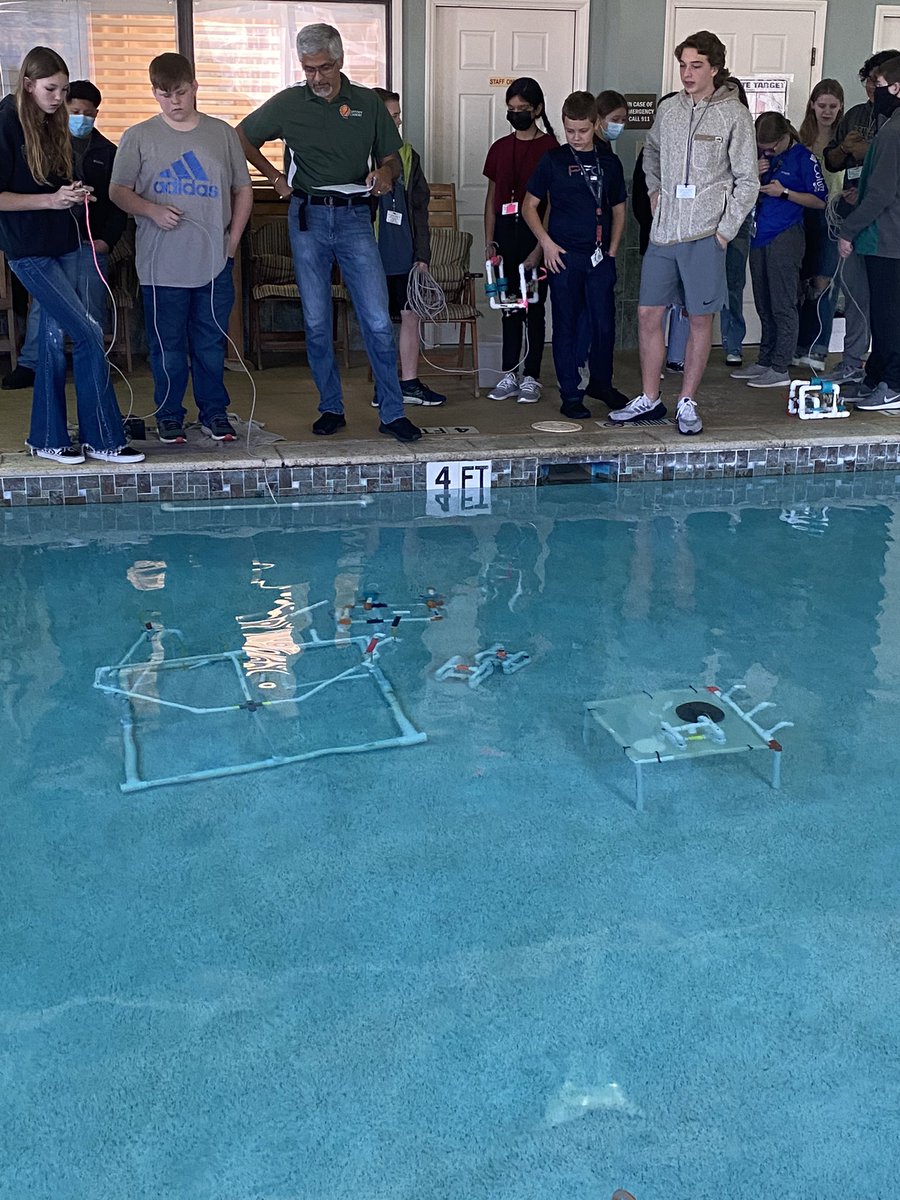 GCarrabineBryan's tweet photo. SeaPerch Underwater Robotics!SFA MS Odyssey instruction is happening in a pool today! #SeaPerchRobotics #HandsOnLearning @SFA_bisd @astrojack @KimGiesenschlag @_pknutson https://t.co/DswwCtlhV8