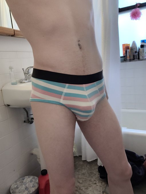 2 pic. I'm feeling good today! I hope everyone else's day is terrific! https://t.co/zIMha43o9V