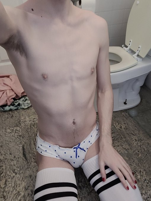 1 pic. I thought I looked cute in these~ I love the thigh highs I bought https://t.co/3WYoo3riPQ