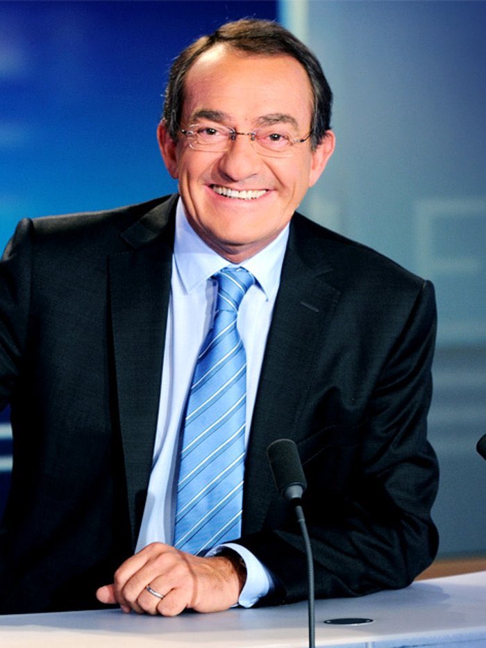 xavierbertrand's tweet photo. Profonde tristesse à l’annonce du décès de Jean-Pierre #Pernaut. Amoureux de la France, de ses territoires et de sa Picardie natale, il nous faisait découvrir chaque jour avec passion la beauté de notre pays et de son terroir. Son authenticité nous manquera à tous. https://t.co/1jZRmeUUBr