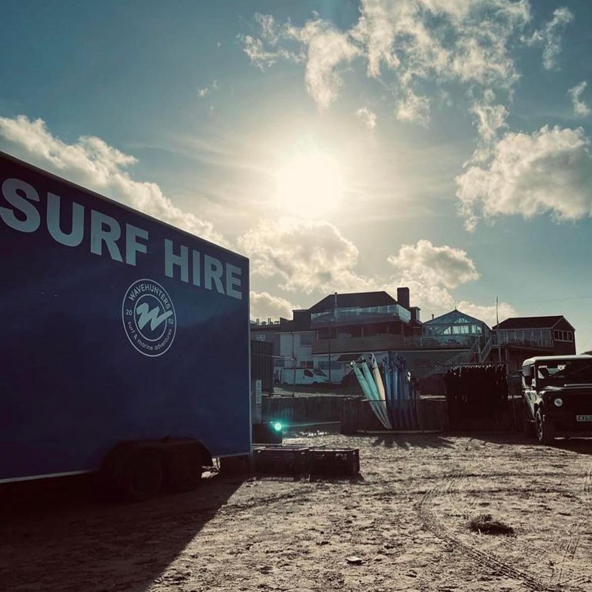 Surf_Cornwall's tweet photo. Surf hire on Polzeath beach from WavehuntersUk 🏄‍♂️

Polzeath is a great beach for beginner surfers here in Cornwall. https://t.co/CmUaqMQf2E