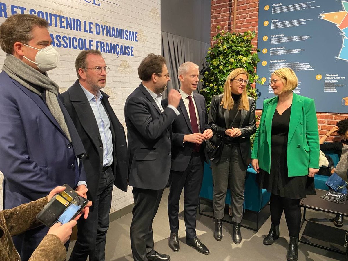 agir_officiel's tweet photo. Les élus @agir_officiel nombreux aujourd'hui autour de @franckriester pour visiter ce #SIAdesretrouvailles ! Filières d'excellence et traditions françaises sont au cœur de ce rendez-vous incontournable de notre #agriculture et de notre pays. https://t.co/O9aFFgqjLA