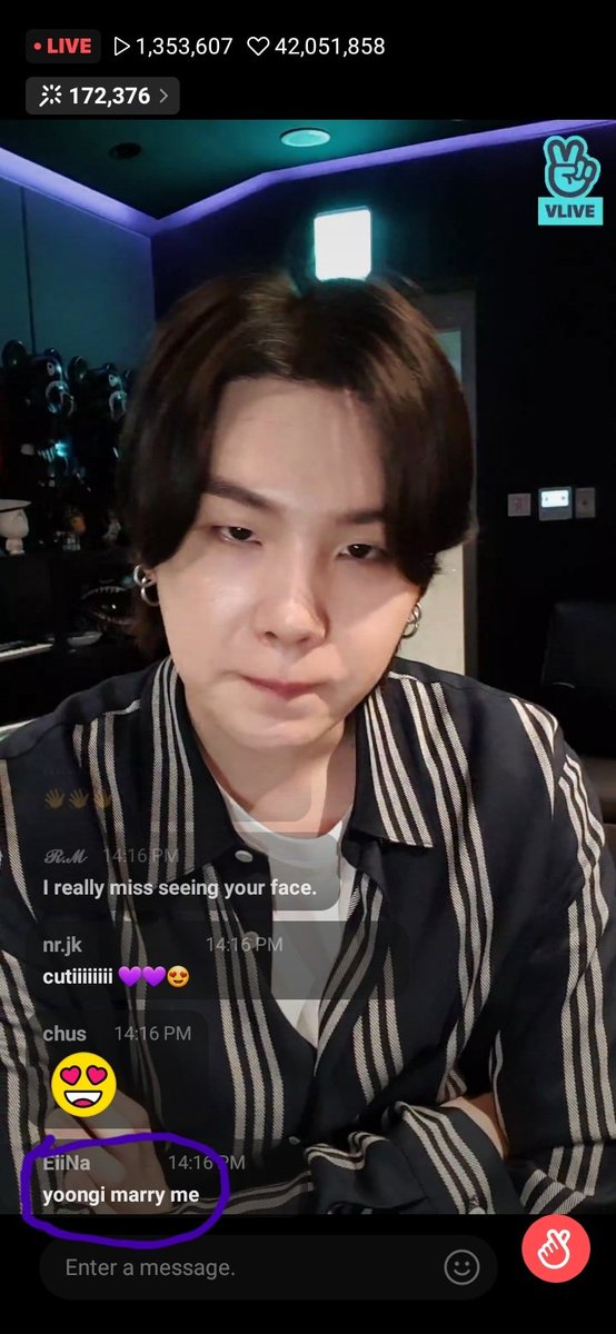 Darshan84307765's tweet photo. Yoongi marry meee!! Part 1 🤣🤣🤣🤣💜 https://t.co/cf0hAq70Nu